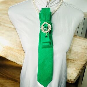 Chic Green Necktie with Green/Gold Brooch